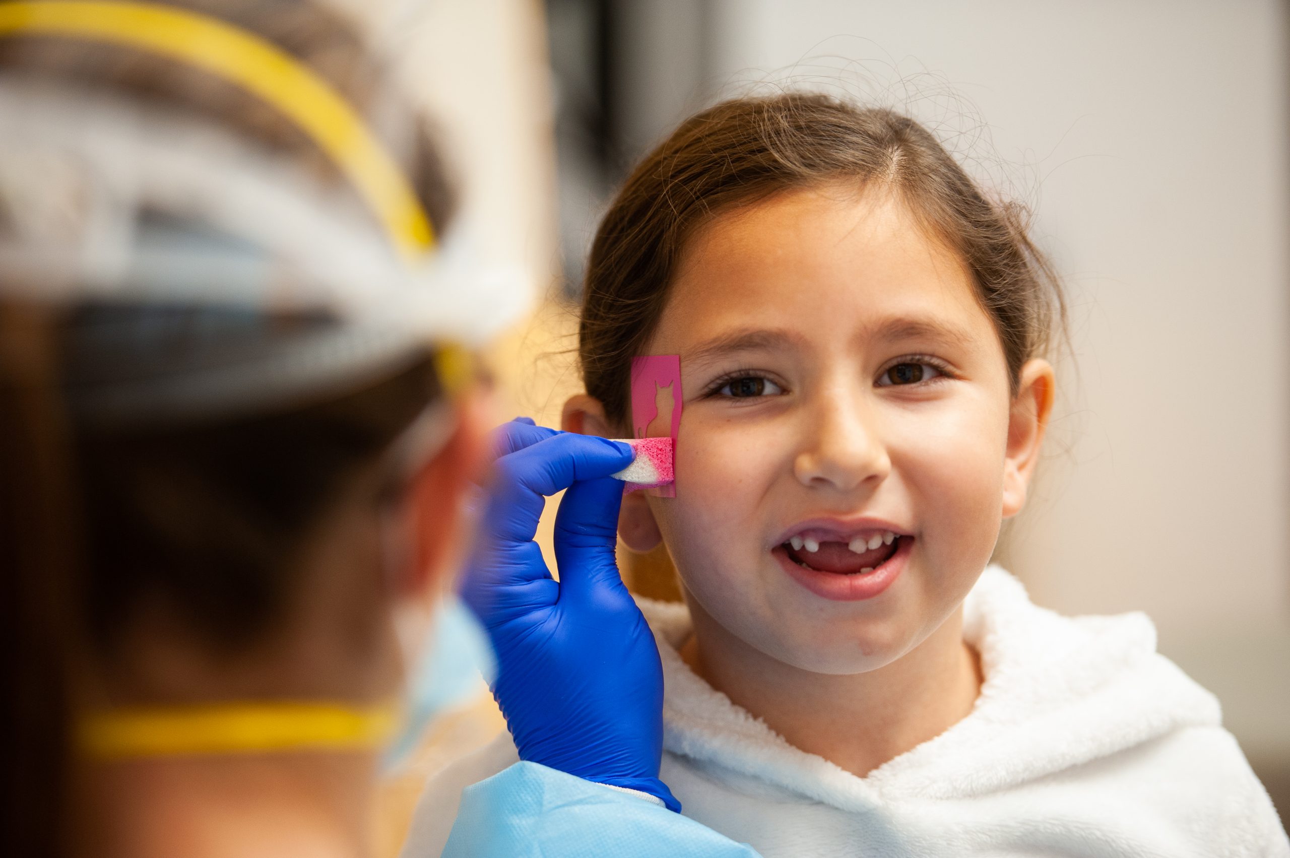 Kids' dentist does face painting